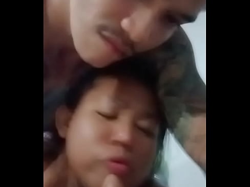 อยากอมควยใหญ่ๆ คนอื่นต่อหน้าผัวแล้วโดนแตกปาก จะเอาให้สะใจเลย