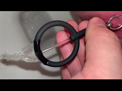 Using Dilator for Clit Pissing