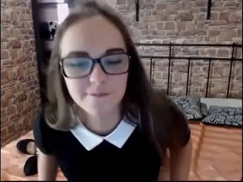 Teen showing legs in webcam