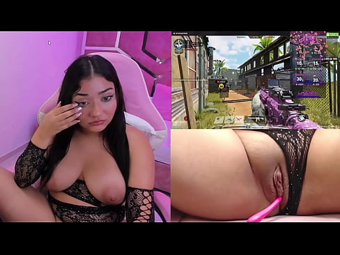 hermosa latina streamer con gran vagina jugando con hermosas tetas
