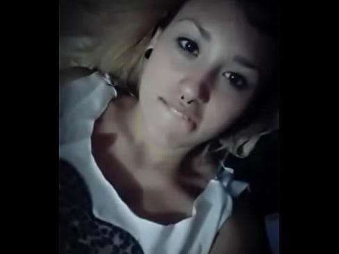 Chica petera con ganas de pija hace caritas