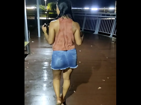 Leyne Rodríguez. Mamada a mi mejor amigo bajo la lluvia