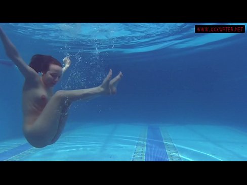 Hot Russian teen Mia Ferrari underwater