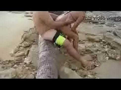 Sexo caseiro com a Mayara na praia de são pauo