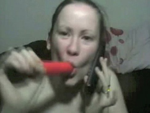 Cute and sexy camgirl Vicky Peach