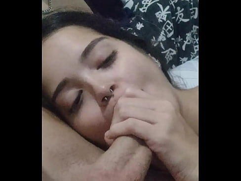 Esposa escrava chupa pau  todo dia pra ir pra cama