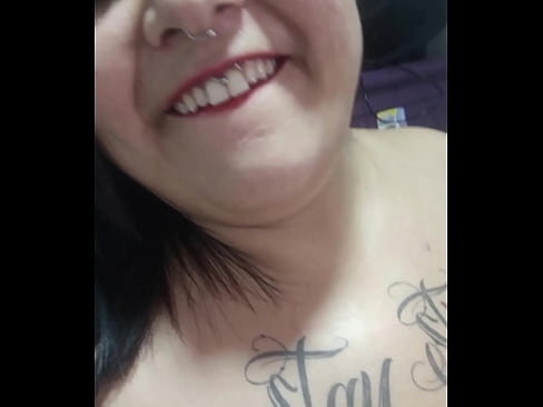 Adoro me exibir e sentar no meu consolo