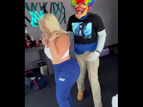 Having fun with one of my favorite pornstars lmao she tried to dance with me ( Mz Dani )