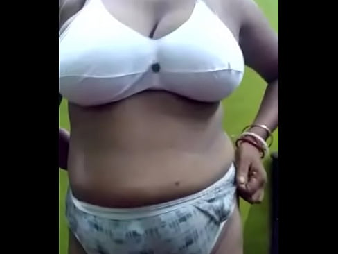 INSIAN SEXY AUNTY BIG BIG BOOBS OR PUSSY SHOW.