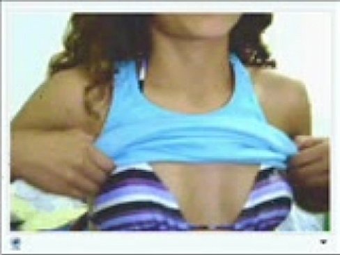 Latina on cam showing her tits