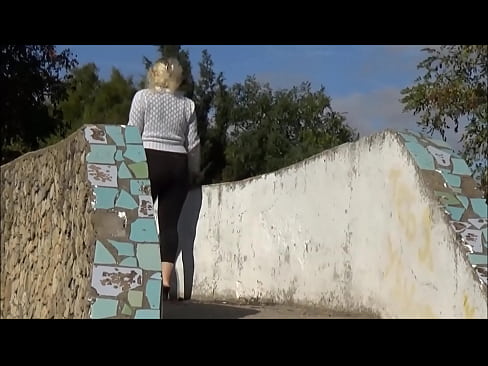 Walk in leggings-Flashing public