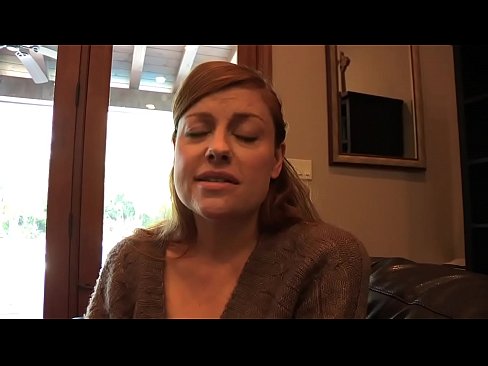 Bella rossa lesbica con tette piccole lecca la figa della fidanzata  Bella rossa lesbica con tette piccole lecca la figa della fidanzata