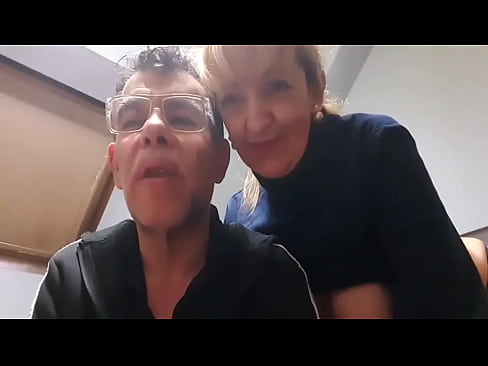 A 4 Patas Follandola y Lefandola Toda encima de su Braga
