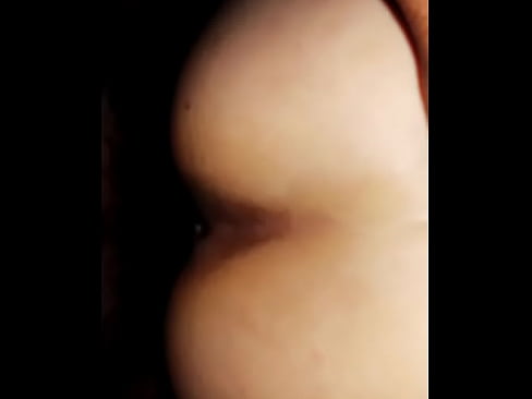Como le acaban en el culo a mi esposa sin condon