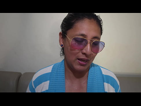 Encuentro a mi nueva MADRASTRA MILF masturbando y la ayudo  Encuentro a mi nueva MADRASTRA MILF masturbando y la ayudo