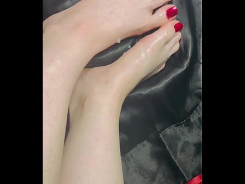 Cum on feet and rubs it all over feet