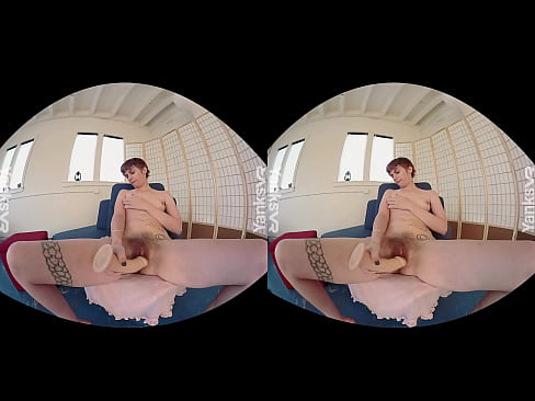 Short haired amateur babe from Yanks Mercy West certainly loves to be filled up by fucking her enormous toy in this amazing VR video