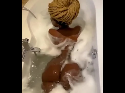 Sexy Bath Babe