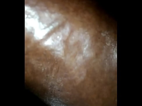 Pene negro haciendo boomerang
