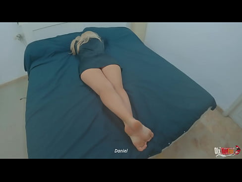 Madrastra pidió un masaje pero en lugar de eso tuvo sexo con su hijastro y se corrió en su boca (Subtítulos en Ingles)