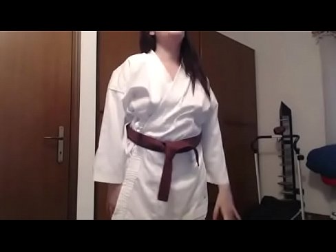 Feticismo del sudore con un fantastico kimono da karate
