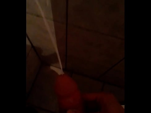 Gozando muito na punheta