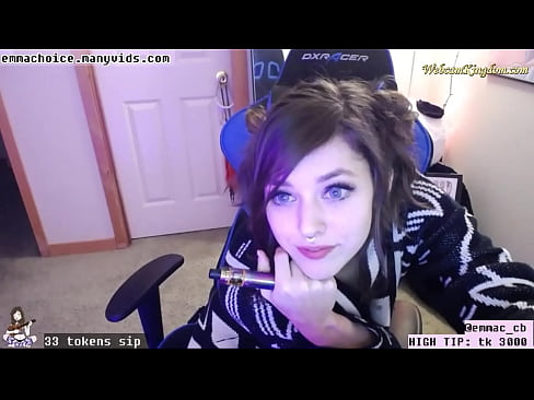 Streamer girl naked boobs on webcam