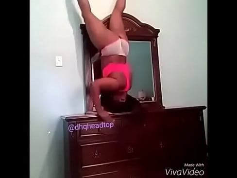 Mujer culona bailando twerk desnuda