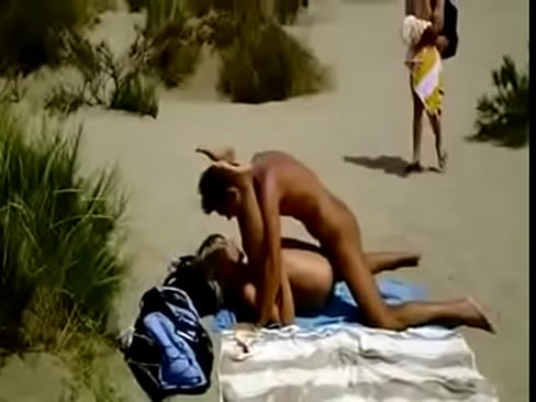 Real Couple At The Beach Public Fucking