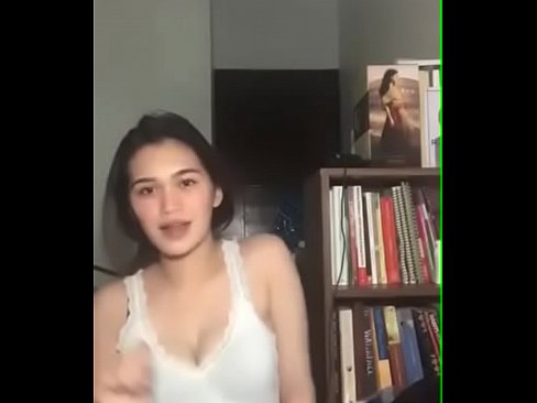 Yannahbanana performs sexy live on streaming app