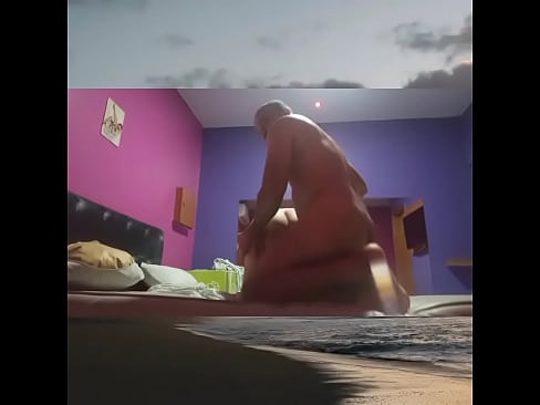 Casada taradona dando o cuzinho