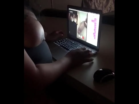 Haciendo él amor con mi amigo  Haciendo él amor con mi amigo