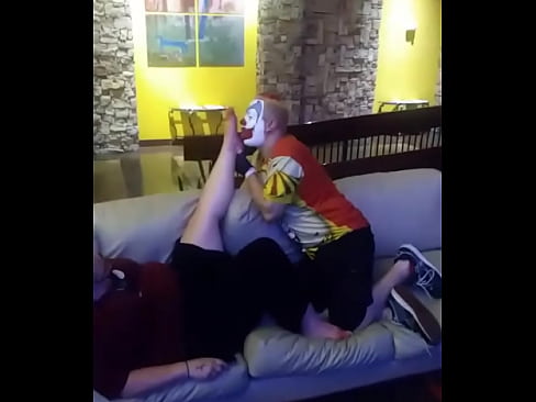 FlipFlop The Clown Worshiping Feet At The Hotel's Lobby During The 2018 Dark Carnival Games Con
