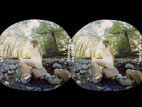 Short haired amateur Yanks MILF Carmen December masturbating her hairy beaver outdoors on the rocks in 3D VR video