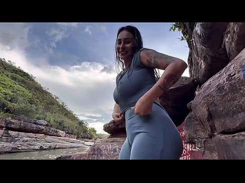 sexo salvaje con un seguidor que encontre en el rio donde me bañaba