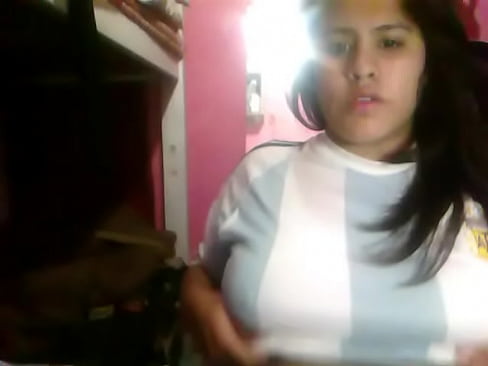 Puta mostrando tetas por Cam