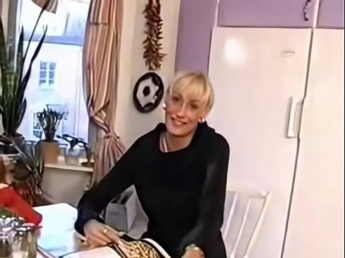 blonde mature fucked in the kitchen