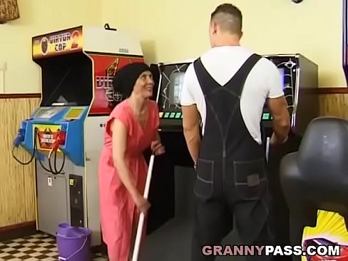 Muscle Guy Fucks Ugly Granny