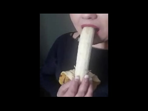 Taylorcummings deepthroating banana and stuff