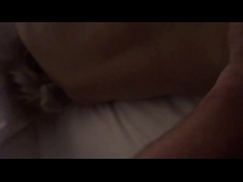 Girlfriend fucks and squirts in hotel