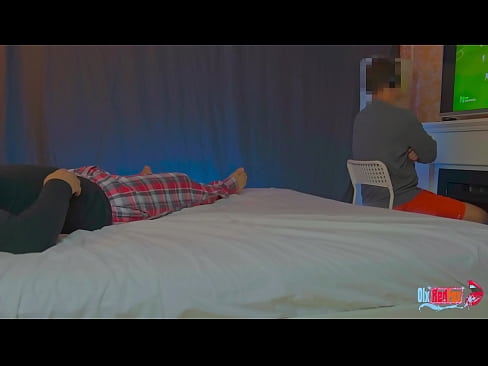 Esposa infiel se folla al amigo de su marido en casa