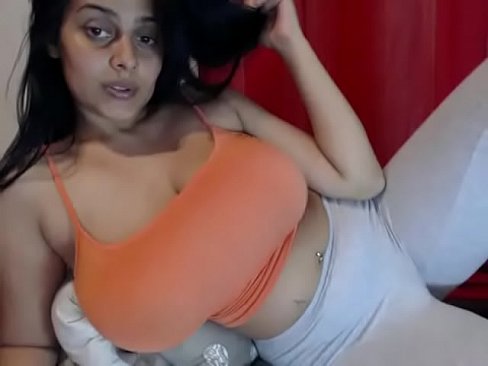 Hot big tits girl free tits show