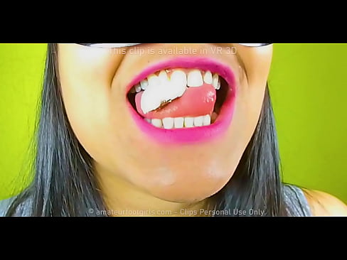 This horny girl has really nice white teeth and shows you what she can do with it. No chance for the huge carrot, gums are really crushe