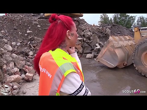 Anni Angel laesst sich von fremden Typen ohne Gummi mitten auf der Baustelle ficken - German Teen