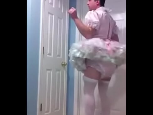 Sissyboy Dress Show