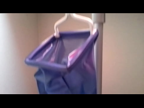 Dilatazione anale ed ispezione anale con inserimento di supposta e clistere molto caldo