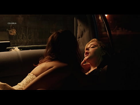 Chloë Grace Moretz lesbian