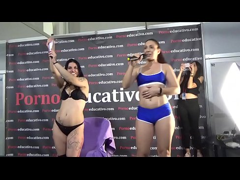 Ana Marco se masturba con un vibrador