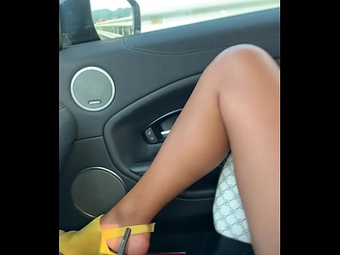 Risky live cam masturbation: She touches her pussy in a car