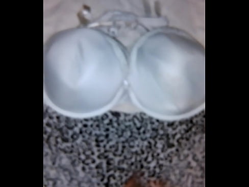 Masterbating on smelly panties and bra